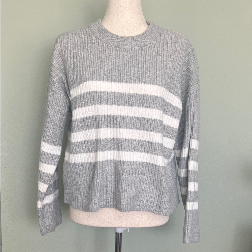 Pinque Gray and White Striped Women's Sweater - NWOT